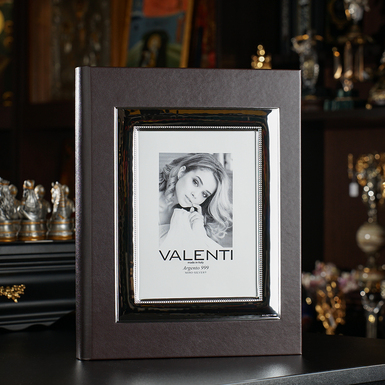 Кожаный фотоальбом с серебряной рамкой "Memoria" от Valenti