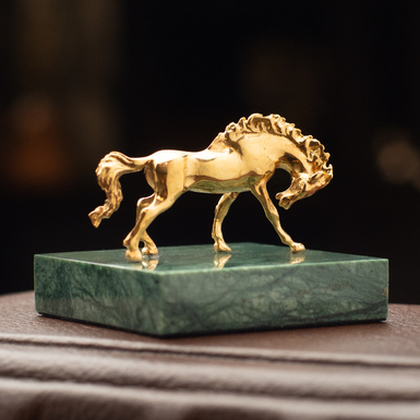 Позолоченная статуэтка "Год Лошади" из латуни «Pandora» на мраморной квадратной подставке
