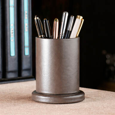 Кожаная подставка для ручек от Renzo Romagnoli