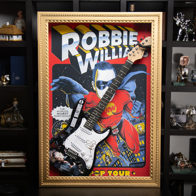 Гитара с сертифицированным автографом певца Робби Уильямса в рамке (73х104 см)
