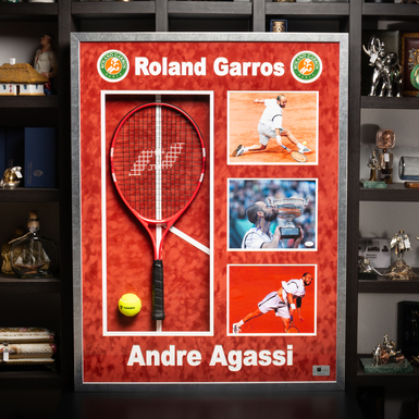 Сертифицированный автограф теннисиста Андре Агасси с коллажем фото, ракеткой и мячиком (105х79 см)