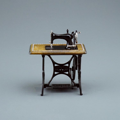 Миниатюра "Швейная машинка" от Reutter Miniaturen