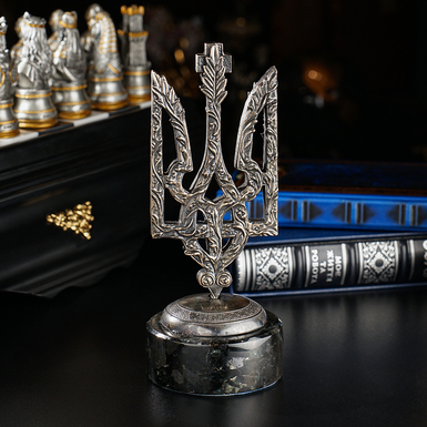 Бронзовая скульптура "Тризуб из веток свободы" на постаменте из лабрадорита (27см)