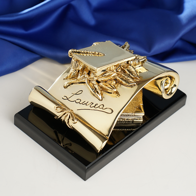 Статуетка з позолотою "Досягнення освіти" від Exetera Argenti 