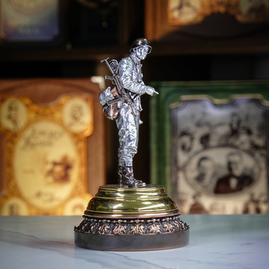 Авторская скульптура "Немецкий пехотинец Вермахта с автоматом MP40" от Евгения Епура