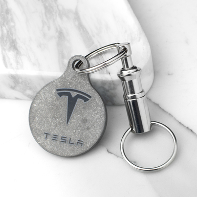 Титановый брелок "Tesla" со швейцарским карабином "Victorinox" от Calti