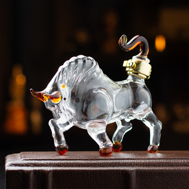 Стеклянный декантер для виски "Год быка" из коллекции "Китайский гороскоп" от The Wine Savante (150 мл)