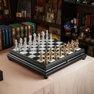Шахматный набор "The King's Way" с мраморной доской (60х60 см) и фигурками с позолотой и серебром от ITALFAMA