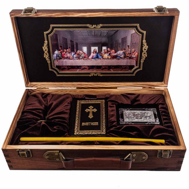 Набор с духовными святынями в деревянном футляре "Вечный оберег" ("Молитвослов", триптих, подсвечник, свеча, икона "Тайная вечеря")