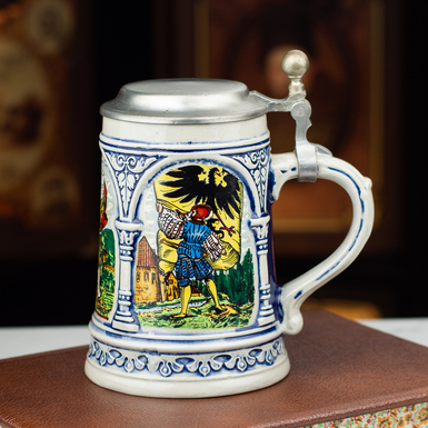 Фарфоровый пивной бокал с крышкой ручной работы "Middle Ages", Германия, конец 20 века от GERZ