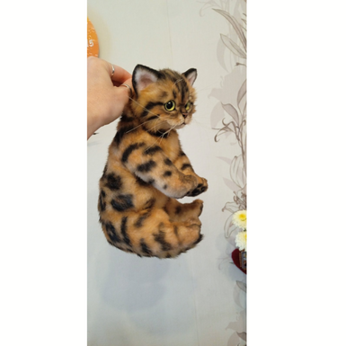 Меховая игрушка "Бенгальский котенок" ручной работы