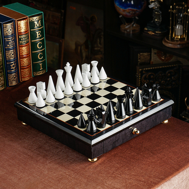 Шахматный набор "Linea" с деревянной доской (32х32 см) и фигурками от ITALFAMA
