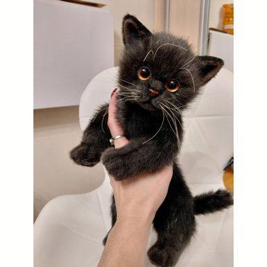 Меховая игрушка "Черный котенок" ручной работы