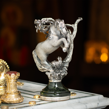 Срібна печатка "Кінь" з діамантами та нефритом від Lobortas