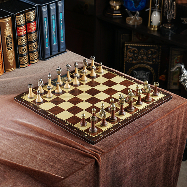 Шаховий набір "Regno di Ferro" з дерев'яною дошкою ручної роботи та металевими фігурками від ITALFAMA