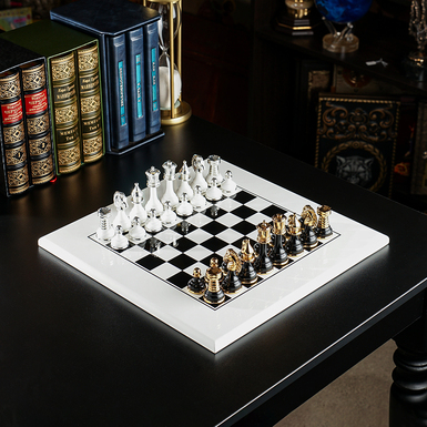 Шаховий набір "Arte della Strategia" з дерев'яною дошкою ручної роботи та фігурками з позолотою та посрібленням від ITALFAMA