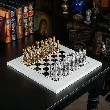 Шаховий набір "Echo di Gloria" з дерев'яною дошкою ручної роботи та фігурками з позолотою та посрібленням від ITALFAMA