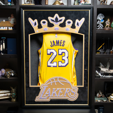 Сертифікований автограф американського баскетболіста Джеймса Леброна на майці (78х112 см)