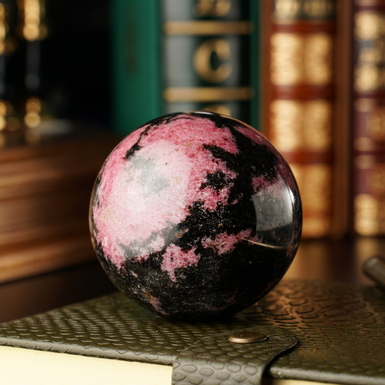 Куля з родоніту Rode від Stone Art Designe (775 г)