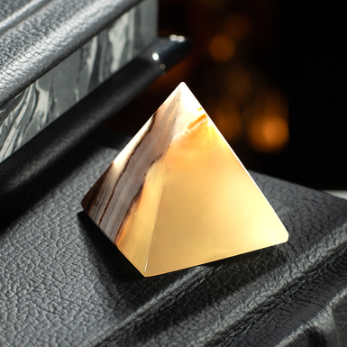 Пирамидка из кальцитового оникса Sand от Stone Art Designe (752 г)