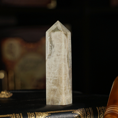 Обеліск із місячного каменю "Молоко" від Stone Art Designe (85 г)