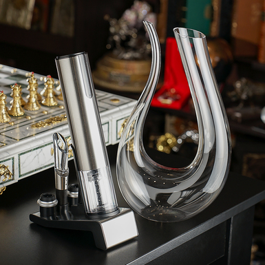 Комплект з декантера "Ethereal" та функціонального набору винних аксесуарів від Wine Enthusiast