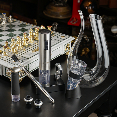 Комплект з декантера "Ethereal" та функціонального набору винних аксесуарів "Halcyon" від Wine Enthusiast