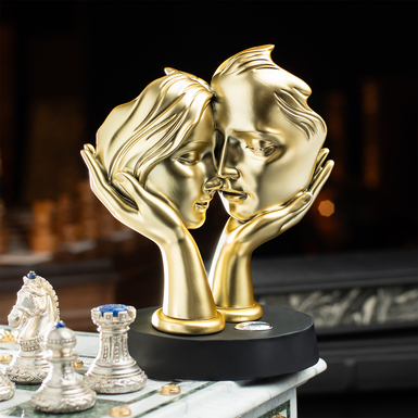 Статуетка "Поцілунок" з позолотою на дерев'яній підставці від Valenti