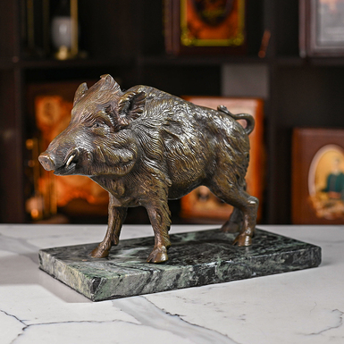 Бронзова скульптура "Кабан" на лабрадоритовому постаменті від В'ячеслава Аглоткова