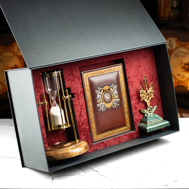 Gift set: "Leader" diary, vintage "Royal Compass - 1953" hourglass, designer figurine of the Coat of Arms of Ukraine Trident, and a gift box