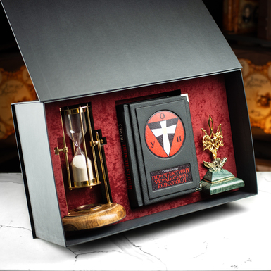 The gift set includes the book "Prospects of the Ukrainian Revolution," a vintage hourglass "Royal Compass - 1953," a custom-made figurine of the Coat of Arms of Ukraine, the Trident, and a gift box