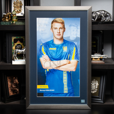 Автограф футболиста Виктора Коваленко из собственной коллекции коллекционера Николая Оскомы