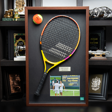 Автограф теннисиста Сергея Стаховского на теннисном мяче с ракеткой из собственной коллекции коллекционера Николая Оскомы