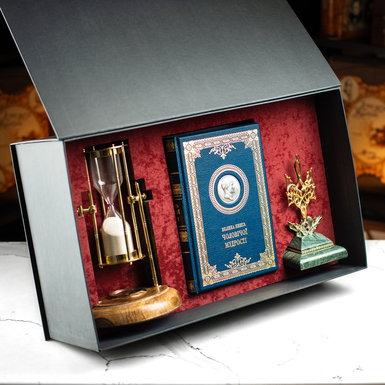 Подарочный комплект – книга в коже "Большая книга мужской мудрости", винтажные песочные часы "Royal compass - 1953", авторская статуэтка Герб Украины Трезубец и подарочная коробка