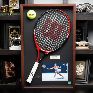 Автограф теннисистки Марты Костюк на теннисной ракетке из собственной коллекции коллекционера Николая Оскомы