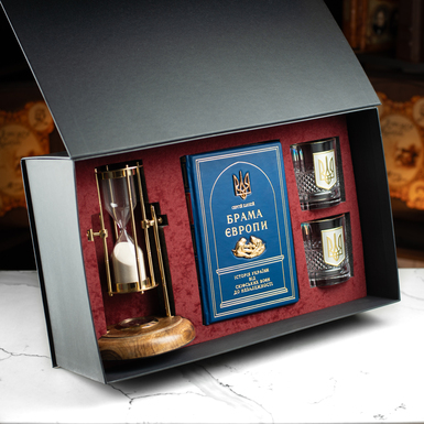 Gift set from "Leadership in Times of War: Key Lessons from History Makers