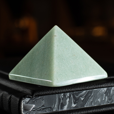 Піраміда з нефриту Galley від Stone Art Designe (334 г)