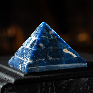 Піраміда з содаліту Blueberry від Stone Art Designe (263 г)