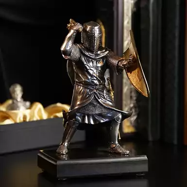 Скульптура «Тевтонский рыцарь со щитом» от Vizuri