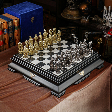 "Shogun's Palace" chess set with wooden board and metal pieces from ITALFAMA