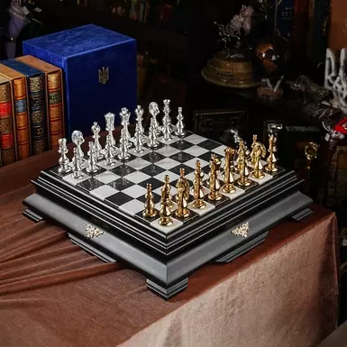 Шахматный набор "War of Thrones" с деревянной доской и фигурками с позолотой и посеребрением от ITALFAMA