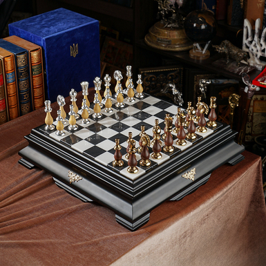 "Masters of Strategy" chess set with wooden board and gold and silver-plated pieces from ITALFAMA
