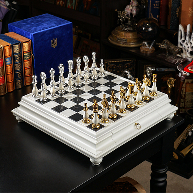 "King's Court" chess set with wooden board and gold and silver-plated pieces from ITALFAMA