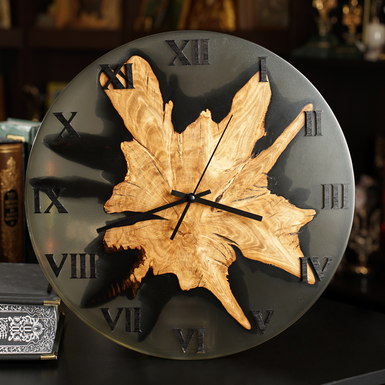 Wall clock "Myt" made of wood and epoxy resin