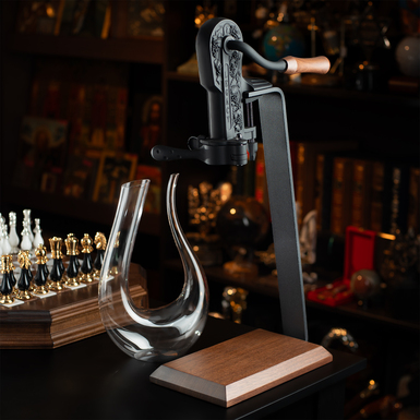 Gift set - "Ethereal" decanter and manual corkscrew with walnut base and handle from Wine Enthusiast
