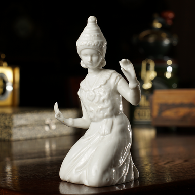 Фарфоровая статуэтка тайской танцовщицы "Танец Лотоса" Rosenthal Netter Blanc de Chine, изготовленная в 1970-х годах