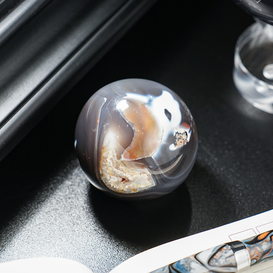 Декоративный шар из агата косатка Amber Ice от Stone Art Designe (388 г)