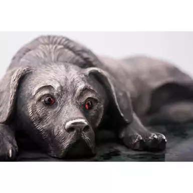 Срібна фігура ручної роботи «Dog resting»