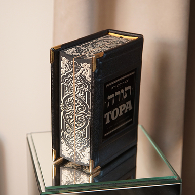 Exclusive gift book "Torah" cut.jpg