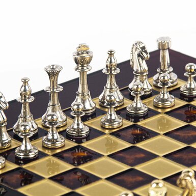 темные шахматные фигуры Стаунтон
